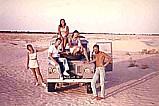 Tunesien 71_kleine Verschnaufpause in der SAHARA_mit Renate u Horst, Lotti, Angelika und Rolf-Otto BACKES