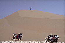 crossing SAHARA East-West by motorcycle in summer 1985, here: ALGERIA, close to Beni Abbes, close to the border of  MOROCCO_more and more soft and deep sand_Jochen A. Hübener