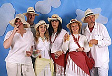'Fiesta de los Indianos', in 'Sta. Cruz de la Palma' 2008; hier (v.l.n.r.): Svenja und Michael, Maite und Maeva, Conchita und Jochen