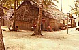 ... der Hauptplatz auf dem von mir besuchten kleinen Inselchen der CUNA-Indios im 'Archipielago de SAN BLAS'_PANAMA 1974 