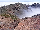 am Grad des 'Roque de los Muchachos', 2.426m ü.d.M., höchste Erhebung auf 'LA PALMA', Blick zum 'Observatorio Astrofísico' und in den 'Kessel'='Caldera de Taburiente' 