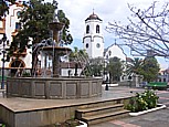 'Los Sauces' im Nordosten der isla bonita 'La Palma', hier die 'Plaza del Ayuntamiento', hinten die 'Iglesia Nuestra Señora de Montserrat'