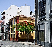 'Sta. Cruz de la Palma', Hauptstadt der isla bonita, isla verde, Hauptgeschäftsstrasse zur Mittagszeit